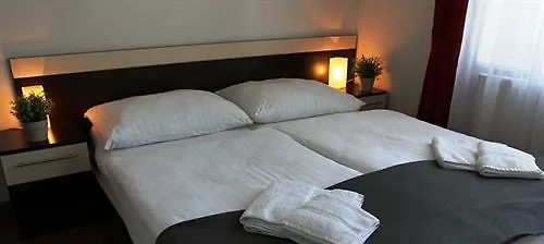 Residence Vysta Прага 3*,