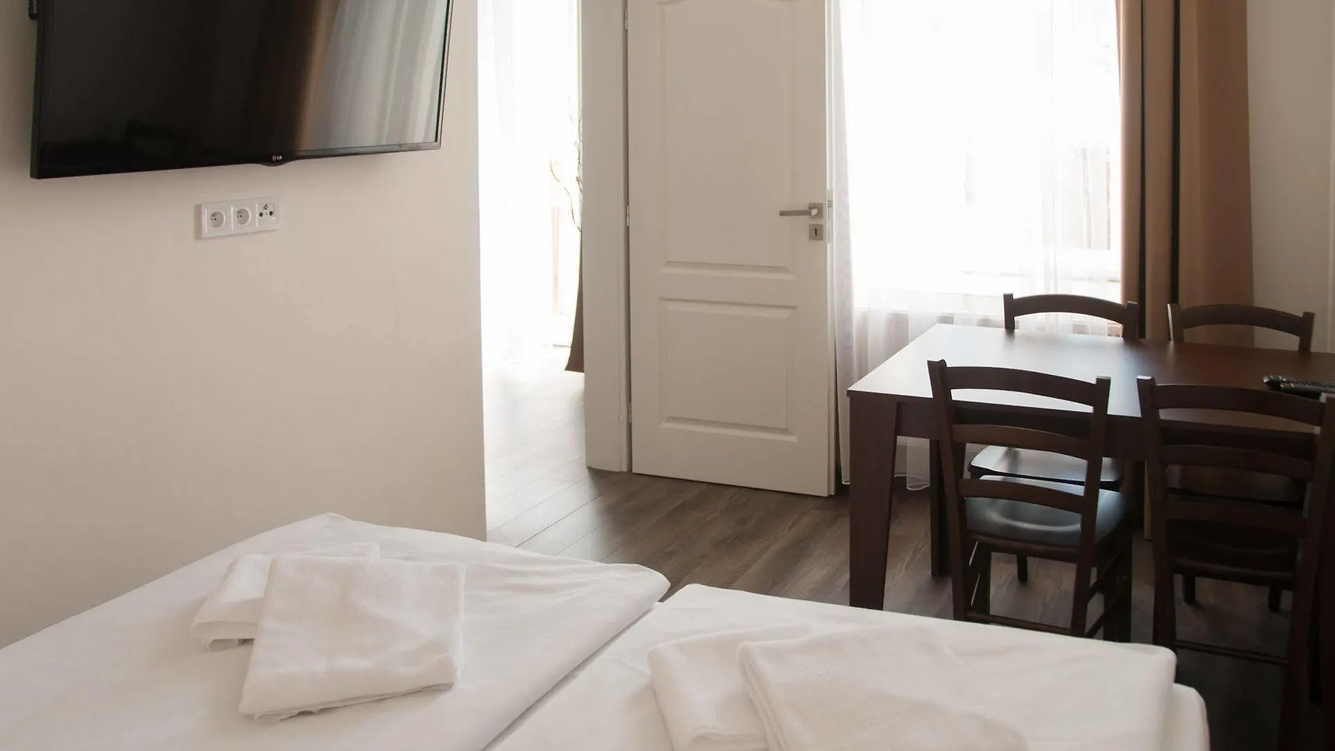 Residence Vysta Прага 3*,
